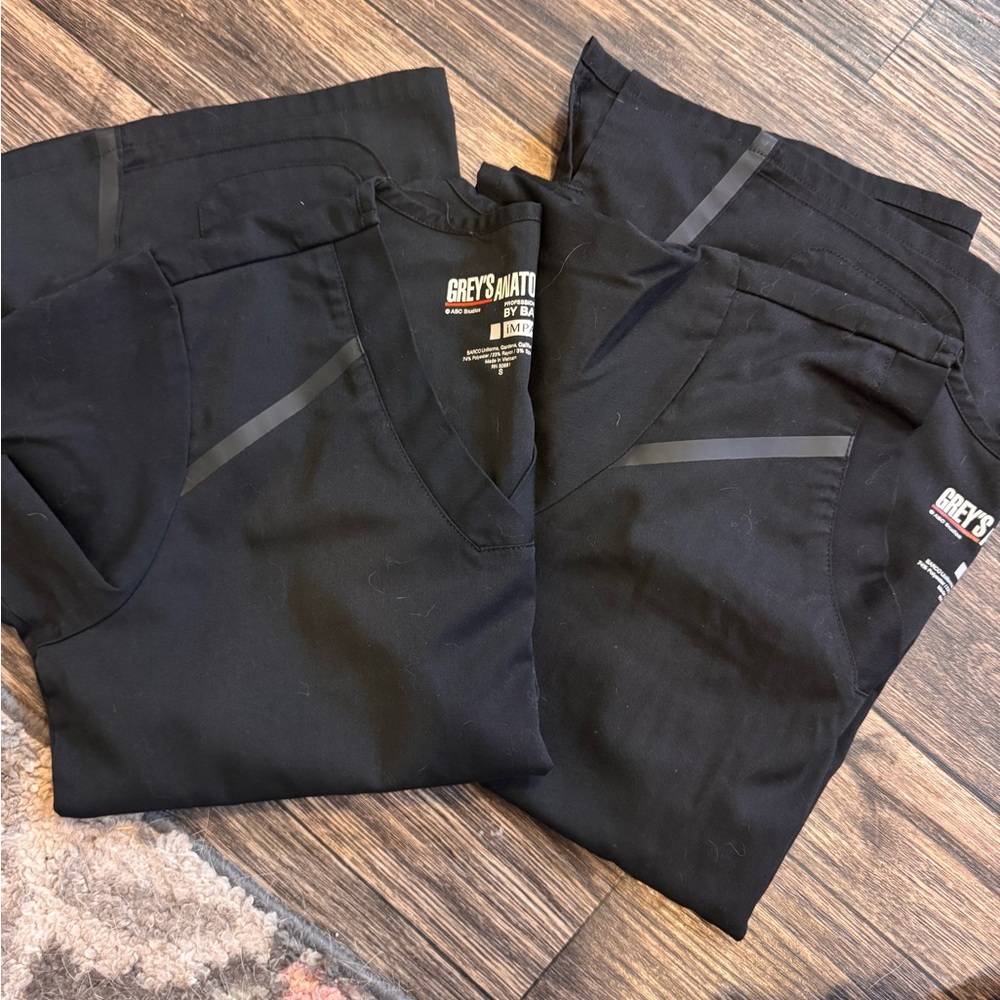 Small black scrub tops